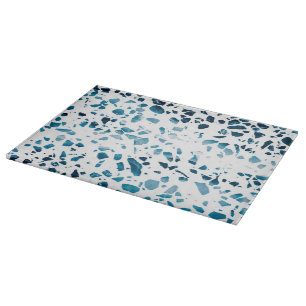 Abstraktes Terrazzo-Mosaik in Marineblau und Hellb Schneidebrett