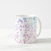 Abstraktes Terrazzo Mosaik Pink & Blue Muster Kaffeetasse (VorderseiteRechts)