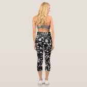 Abstraktes Terrazzo Mosaik Schwarz-Weiß-Muster Capri Leggings (Rückseite)