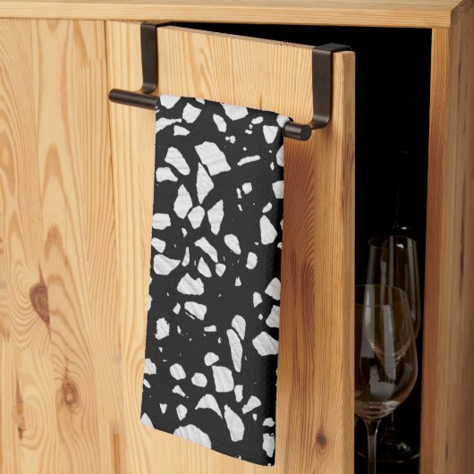 Abstraktes Terrazzo Mosaik Schwarz-Weiß-Muster Geschirrtuch (Drittel gefaltet)