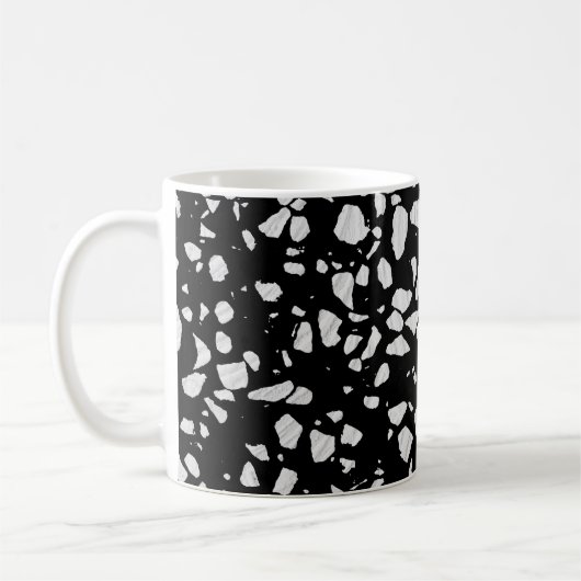 Abstraktes Terrazzo Mosaik Schwarz-Weiß-Muster Kaffeetasse (Links)