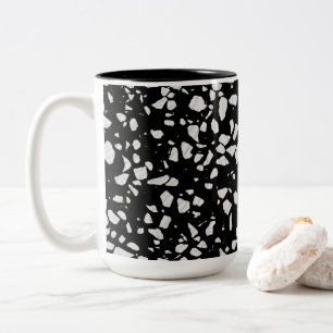 Abstraktes Terrazzo Mosaik Schwarz-Weiß-Muster Zweifarbige Tasse