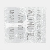 Abstraktes Triangle-Muster in Wild und Frei Grau Fleecedecke (Vorderseite (Horizontal))