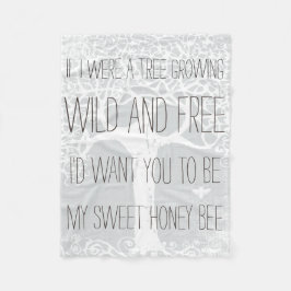 Abstraktes Triangle-Muster in Wild und Frei Grau Fleecedecke