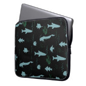Abstraktes Unterwassermuster mit Fischen und Algen Laptopschutzhülle (Vorderseite Links)