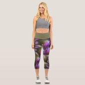 Abstraktes Violett Lila Khaki Fraktal Capri Leggings (Vorderseite)