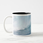 Absturz der Blauen Welle, Maui, Hawaii, USA 2 Zweifarbige Tasse (Links)