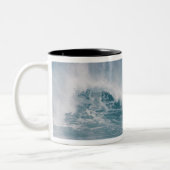 Absturz der Blauen Welle, Maui, Hawaii, USA 3 Zweifarbige Tasse (Links)