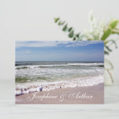 Abstürze von Wellen am Sandy Beach Einladung (Stehend Vorderseite)