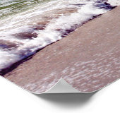 Abstürze von Wellen am Sandy Beach Poster (Ecke)