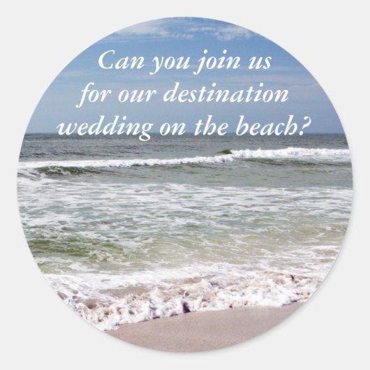 Abstürze von Wellen am Sandy Beach Runder Aufkleber (Vorderseite)