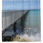 Abstürzen von Wellen auf Wharf-Design Duschvorhang (Vorderseite)