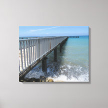 Abstürzen von Wellen auf Wharf-Design