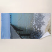 Abstürzen von Wellen auf Wharf-Design Strandtuch (Vorderseite)