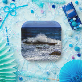 Absturzwelle auf der Rockformpapier-Platte Pappteller