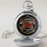 Abteilung Brandbekämpfungs-ADD Taschenuhr<br><div class="desc">Firefighter NAME Fireman Feuer-Abteilung - Emblem mit Red Helmet und Ax. Passen Sie Ihre Name,  Station/Dept-Nummer und Position an.</div>