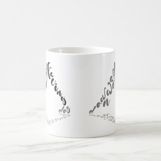 Abwärtsgerichtete Hunde-Yoga-Pose Kaffeetasse (Mittel)