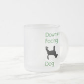 Abwärtsgerichtete Hundefreier raum Tasse 10oz oder (VorderseiteRechts)