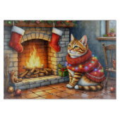 Abyssinian Cat Sitting by Fireplace with Christmas Schneidebrett (Vorderseite)