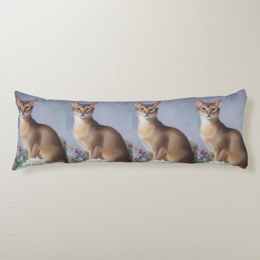 Abyssinian Elegance – Graceful Cat Body Pillow Seitenschläferkissen (Vorderseite)