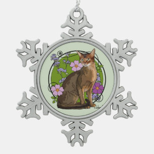Abyssinische Katze mit Strand-Rosen Schneeflocken Zinn-Ornament
