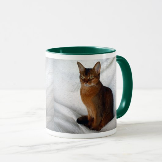 Abyssinische rötliche weibliche Katze Tasse (VorderseiteRechts)