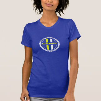 Abzeichen auf blauen Frauen T-Shirt