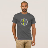 Abzeichen auf grauem Medium T-Shirt (Vorne ganz)