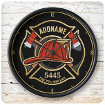 Abzeichen der Abteilung Feuerwehr ADD Große Wanduhr<br><div class="desc">Firefighter NAME Fireman Feuer-Abteilung - Emblem mit Red Helmet und Ax. Passen Sie Ihre Name,  Station/Dept-Nummer und Position an.</div>