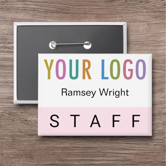 Abzeichen mit dem hintersten Namen des Logos in Ro Button