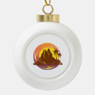 Abzeichen mit tropischer Vulkanlandschaft und Palm Keramik Kugel-Ornament