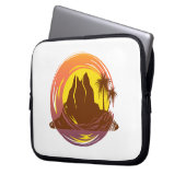 Abzeichen mit tropischer Vulkanlandschaft und Palm Laptopschutzhülle (Vorderseite Links)