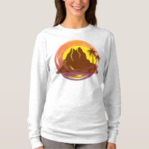 Abzeichen mit tropischer Vulkanlandschaft und Palm T-Shirt