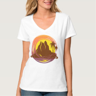 Abzeichen mit tropischer Vulkanlandschaft und Palm T-Shirt