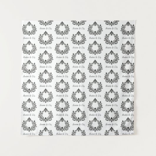 Acanthus & Antiquity, schwarz & weiß mit Monogramm Wandteppich (Vorderseite)