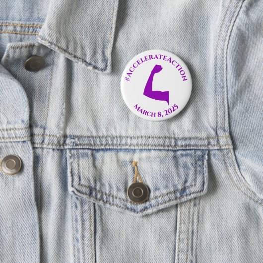 Accelerate Action Hashtag März 8 Frauentag 2025 Button (Beispiel)
