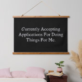Accepting Applications Funny Help Me Do Things Wandteppich Mit Holzrahmen (Schlafzimmer)