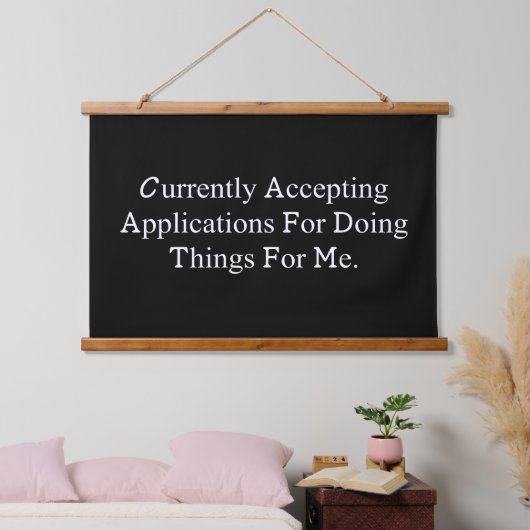 Accepting Applications Funny Help Me Do Things Wandteppich Mit Holzrahmen (Schlafzimmer)