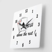 Aces oberhalb der Erholung White Quadratische Wanduhr (Winkel)