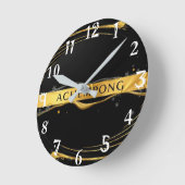 Achempong: Auric Cascade | Liquid Gold Opulence Runde Wanduhr (Winkel)
