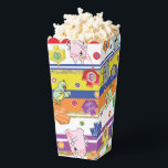 Acht Nächte Maus in Friends Geschenkschachtel<br><div class="desc">Hanukkah Nächte mit Maus und Freunde, Vorzugkästen für Gäste. Füllen Sie sie mit Popcorn oder einer Leckerei! Fügen Sie Text an beliebiger Stelle in Ihrem Schriftart mit Farbe, Stil und Größe hinzu! Viel Spaß! Stil: Popcorn Gefallen Box 3.75" x 3.5" x 7.5" Gefälligkeitsboxen sind so einzigartig wie Ihre Gäste. Perfekt...</div>