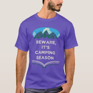Achten Sie auf Camping-Saison Lustiger Camper-Humo T-Shirt