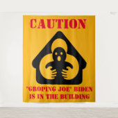 "ACHTUNG" "GROPING jOE" BIDEN ist in der BILDING Wandteppich (Vorderseite)