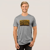ACHTUNG, Ich Denke, deutsches Warnschild, Gefahr Tri-Blend Shirt (Vorderseite voll)