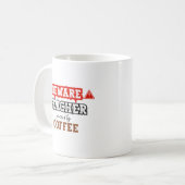 Achtung: Lehrer mit Kaffee | Funny Teacher Kaffeetasse (Vorderseite Links)