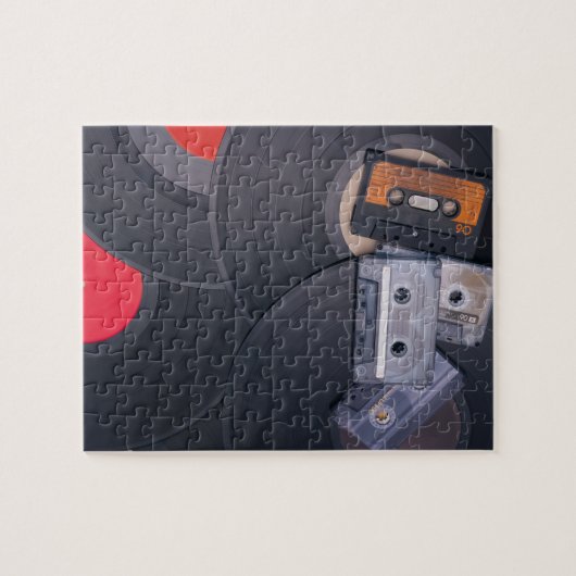 Achtzigerjahre Retro Kassetten-Bänder und Puzzle (Horizontal)