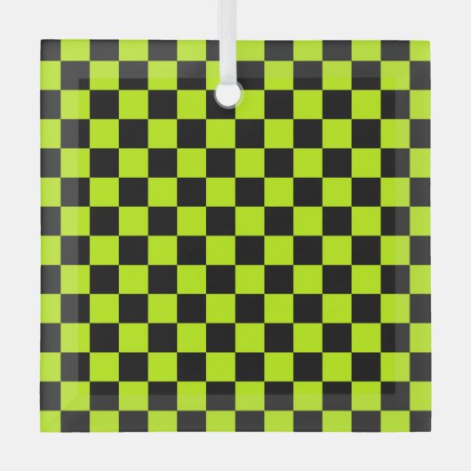 Acid green black checkerboard pattern ornament aus glas (Vorderseite)