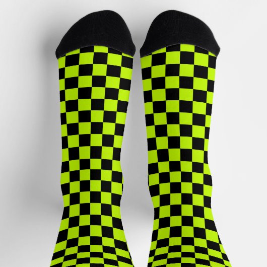 Acid green black checkerboard pattern socken (Oben)