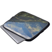 Ackerland und Dorf im Himalaya Laptopschutzhülle (Vorne Knopf)