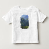 Ackerland und Himalaya-Wald im Mangdue-Tal Kleinkind T-shirt (Vorderseite)